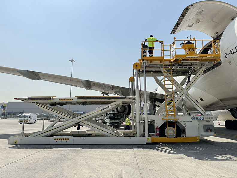111柴油-平台车-三十五吨-国际-阿联酋-迪拜4.jpg 111柴油-平台车-三十五吨-国际-阿联酋-迪拜4.jpg
